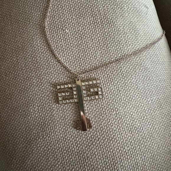 Gwen Stefani Sweet Escape tour necklace - Picture 2 of 2